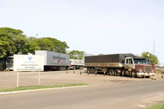 Com greve na Receita, mais de 100 caminh&otilde;es est&atilde;o parados em aduana