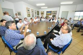 Prefeito de Dourados, Murilo  Zauith (PSB), reuniu com 30 empresários do setor imobiliário. (Foto: Divulgação)