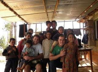 Yuri Breder morou durante o ano de 2011 no Nepal fazendo trabalho missionário. (Foto: Divulgação facebook)