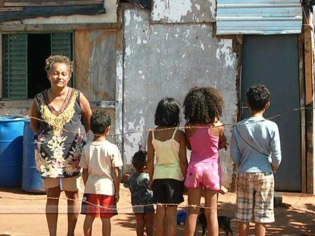Justi&ccedil;a d&aacute; prazo para 413 fam&iacute;lias deixarem &aacute;rea invadida &agrave;s margens da BR-262