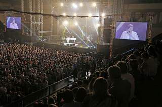 Cerca de duas mil pessoas compareceram ao show no Ginásio Dom Bosco