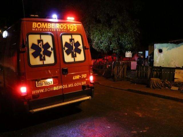 Homem &eacute; morto com facada no t&oacute;rax e pol&iacute;cia procura suspeito 