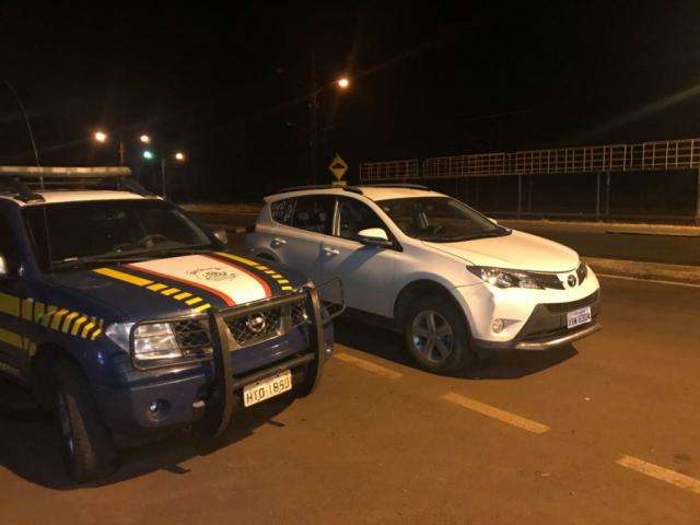 De carona em carro roubado, Thiago Brava fica &quot;a p&eacute;&quot; em rodovia de MS
