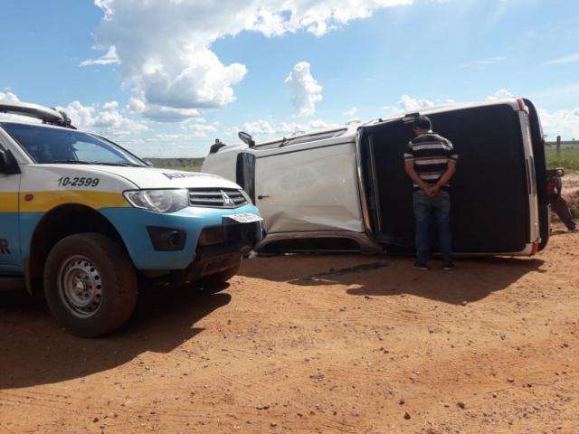 Hilux tomba em tentativa de fuga de golpista na MS-164 