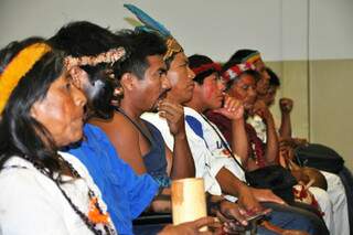 Lideranças indígenas pawrticipam de audiência na Câmara de Dourados. (foto: divulgação)