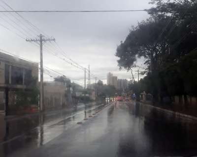 Chuva começa a cair forte em Campo Grande e frio retorna a partir de hoje