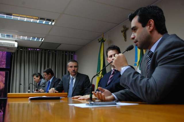 Com lei em vigor h&aacute; uma semana, poucos postos reduziram o pre&ccedil;o do &oacute;leo diesel
