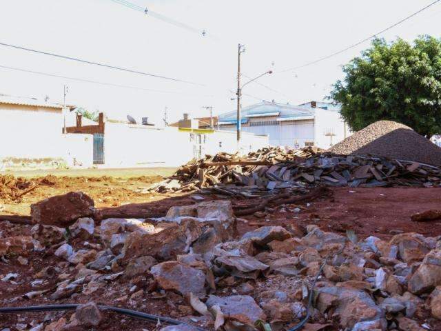 Material de constru&ccedil;&atilde;o em cal&ccedil;adas &eacute; principal irregularidade em obras