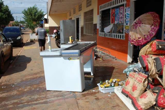 Inc&ecirc;ndio destr&oacute;i casa de carnes e preju&iacute;zo pode chegar a R$ 100 mil