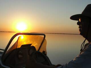 Metade da vida dedicada ao Pantanal, biólogo afirma “cada pôr-do-sol tem uma cor diferente. Não é igual todo dia”. (Foto: Paula Maciulevicius)