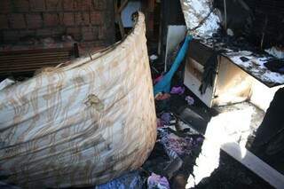 O quarto da jovem ficou destruído (foto: Marcos Ermínio)