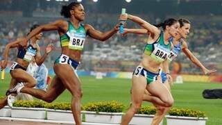 Atletas brasileiras, que haviam ficado em quarto lugar, herdaram a medalha de bronze (Foto: Washington Alves/COB)