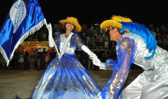  No segundo dia de desfiles, Vila Carvalho sai do desfile como preferida