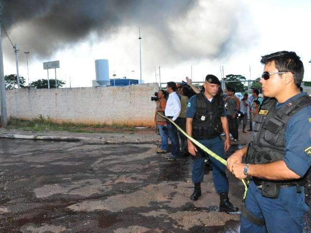 Vizinha de loja, mulher sai de casa e salva gato, filha e eletrodom&eacute;sticos