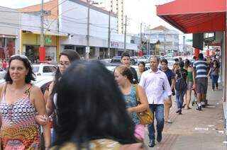Movimento de vendas no Black Friday serve como indicativo de que as pessoas estão aptas e dispostas a comprar.(Foto: Alcides Neto)