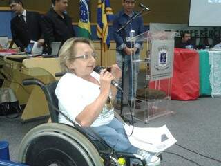 Mirella Tosta diz que pessoas com deficiência são invisíveis à sociedade. (Foto:Flávia Lima)
