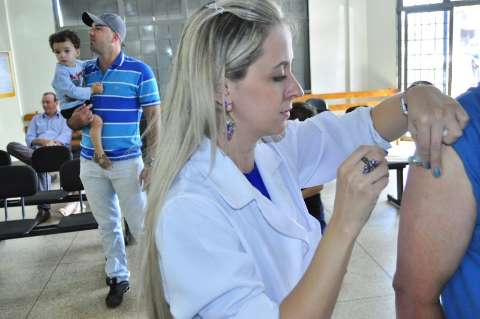Com atraso, começa vacinação para imunizar 64,1 mil pessoas contra gripe