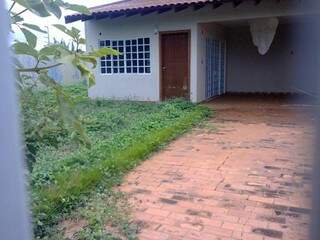 Residência no bairro Alto Sumaré, em Campo Grande, foi encontrada abandonada (Foto: Repórter News)