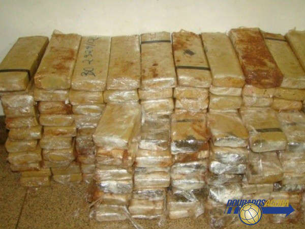  Carro carregado com maconha &eacute; abandonado pr&oacute;ximo a pres&iacute;dio em Dourados