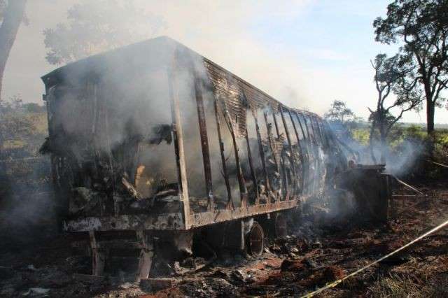 N&uacute;mero de mortos em trag&eacute;dia da BR-267 pode chegar a onze