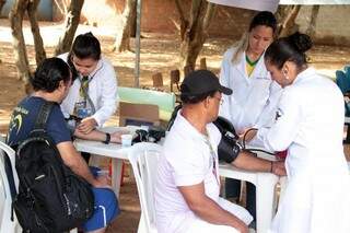 Alunos e profissionais de saúde oferecem serviços gratuitos. (Foto:Divulgação)