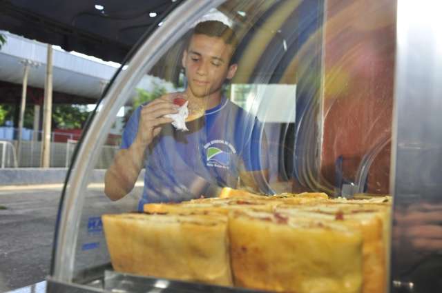 Volta de &quot;guloseimas&quot; &agrave;s cantinas vai contribuir com &iacute;ndice de obesidade