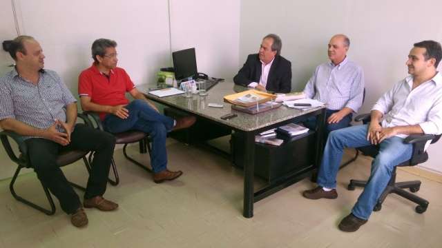 Entulho acumulado em 3,8 mil ca&ccedil;ambas ir&aacute; para o aterro sanit&aacute;rio