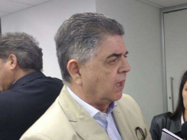 Secret&aacute;rio entrega papelada &agrave; CPI, defende incentivos e ataca a JBS