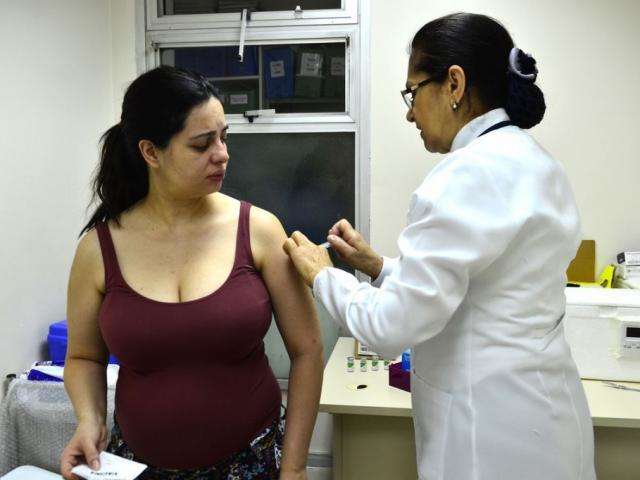Vacinar gestante &eacute; fundamental para proteger beb&ecirc;, dizem especialistas
