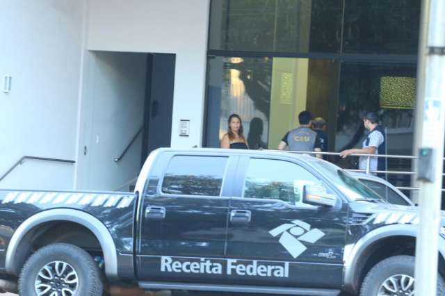 PF prende empres&aacute;rio com muni&ccedil;&atilde;o e suposto laranja em fazenda do interior