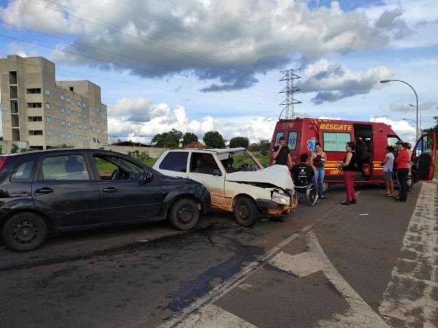 Acidente em cruzamento &ldquo;perigoso&rdquo; deixa dois feridos na Avenida Redentor