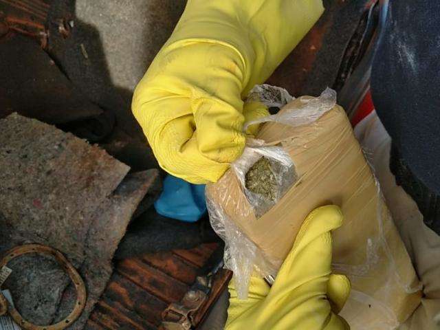 PRF acha maconha em tanque de carro que estava sendo guinchado para SP