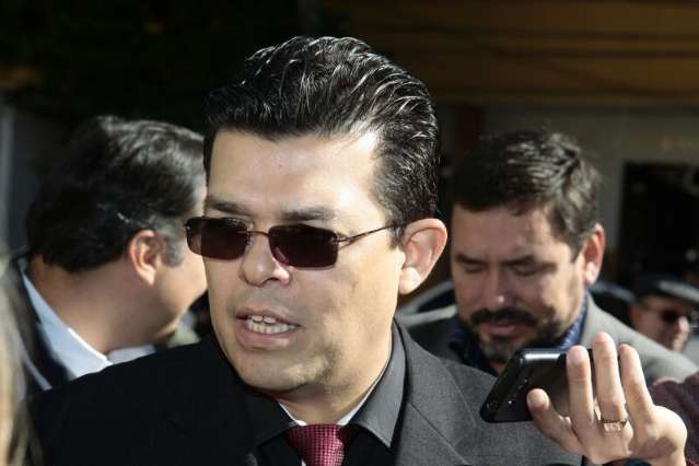 Gilmar Olarte mant&eacute;m proposta pol&ecirc;mica de ampliar cemit&eacute;rio