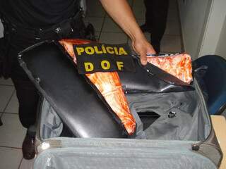 Cocaína era levada na lateral de mala, em ônibus que fazia Corumbá - Campo Grande. (Foto: Divulgação)
