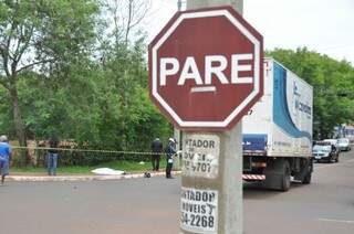 Ao que tudo indica, o motorista não obedeceu a sinalização de pare. (Foto:Marcelo Calazans)