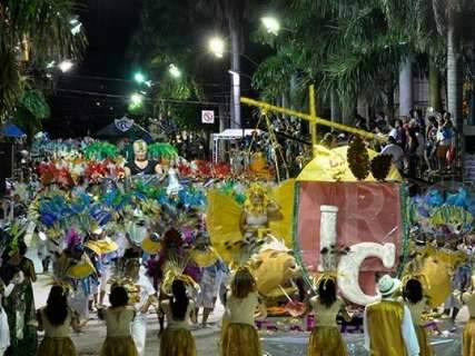 Em primeira noite de desfiles, cinco escolas de samba se apresentarão em Corumbá