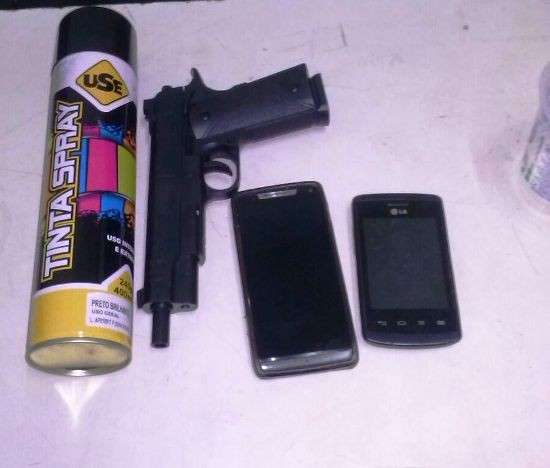 Adolescentes entre 15 e 17 anos picham pr&eacute;dio hist&oacute;rico de esta&ccedil;&atilde;o ferrovi&aacute;ria