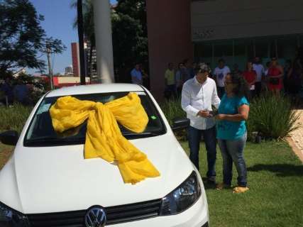 Prefeitura entrega carro e outros prêmios do sorteio do IPTU 