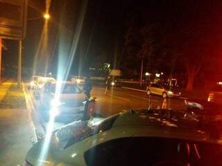 Blitz da PM ocorreu na noite de sábado (11) na Avenida Afonso Pena (Foto: Divulgação)