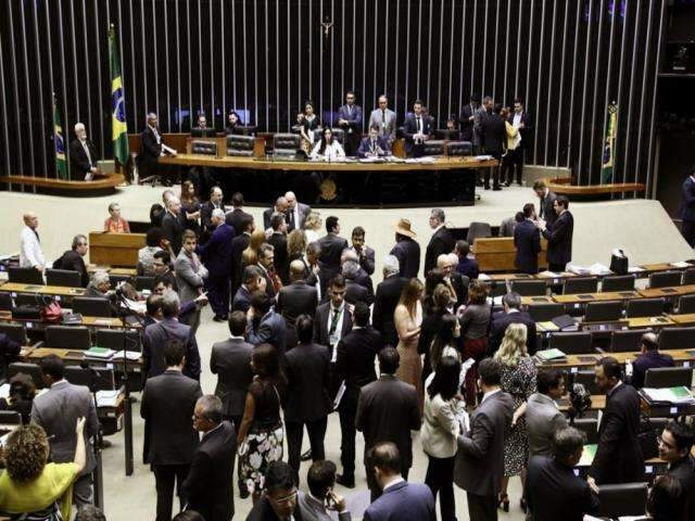 Cinco dos 8 deputados federais de MS s&atilde;o favor&aacute;veis &agrave; reforma da previd&ecirc;ncia