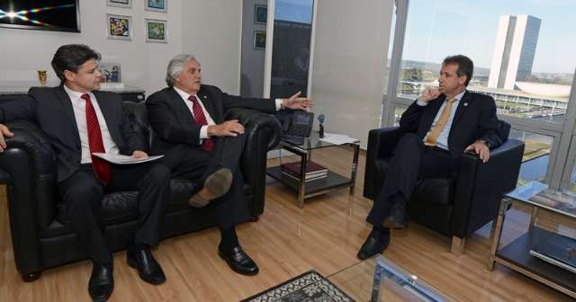 Ministro da sa&uacute;de garante recursos para MS em reuni&atilde;o com prefeito e senador