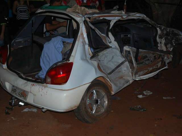  Acidente entre carro e trator mata jovem na MS-376, em Jate&iacute;