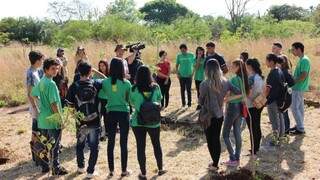 Estudantes participando das atividades sobre educação ambiental (Foto: Divulgação - PMCG)