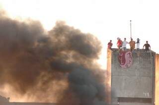 Presos atearam fogo durante rebelião. (Foto: Adriano Hany/ Arquivo)