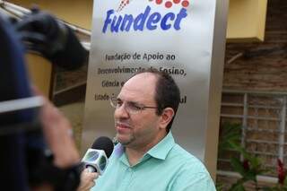 Presidente da Fundect, Marcelo Turine diz que empresa não cumpriu cláusulas do contrato (Foto: Fernando Antunes)