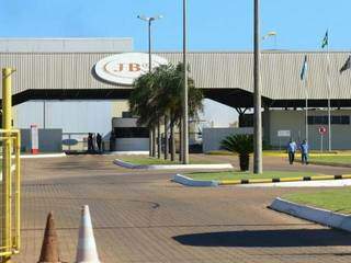 Duas plantas da JBS em Campo Grande estão entre as unidades que receberão missão dos Estados Unidos (Foto: André Bittar/Arquivo)