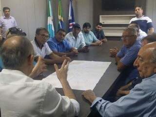 Uma das reuniões durante a visita do senador a MS. (Foto: Divulgação) 
