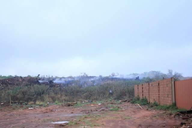 Inc&ecirc;ndio dura quase 12 horas e deixa moradores de favela em p&acirc;nico 