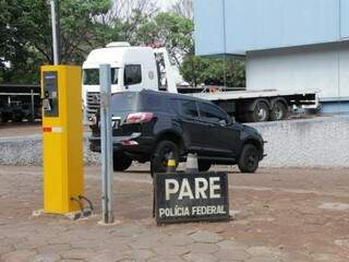 Suspeitos foram à sede da Polícia Federal para prestar esclarecimentos. (Foto: Kisie Ainoã)