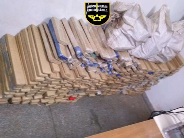 Ap&oacute;s persegui&ccedil;&atilde;o, 531 tabletes de droga s&atilde;o apreendidos em Ecosport